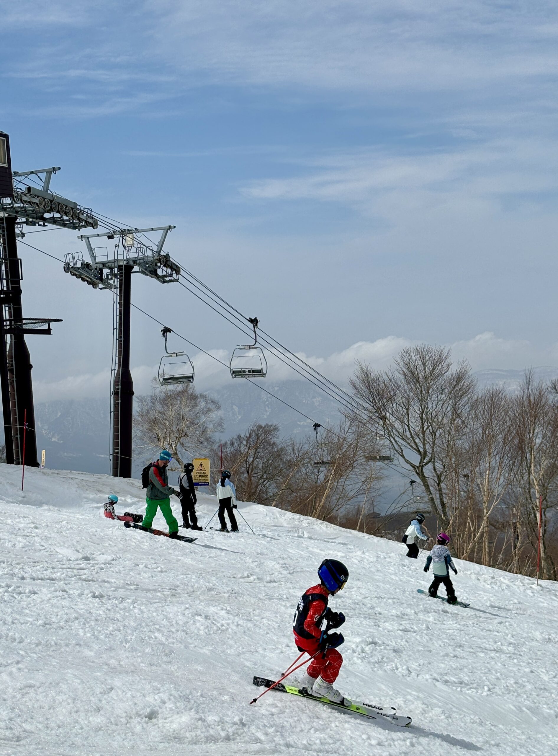 Winter season has ended but that doesn't stop anyone from skiing and snowboarding in Nozawa Onsen! 