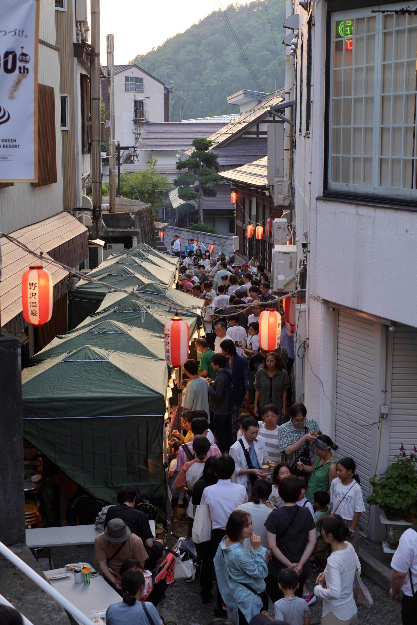 Crowds gathered to immerse in a delightful array of seasonal food and drinks from various stalls