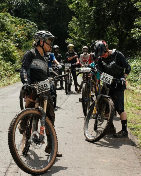 Riders of different categories rode down the mountain via well planned and tagged trails