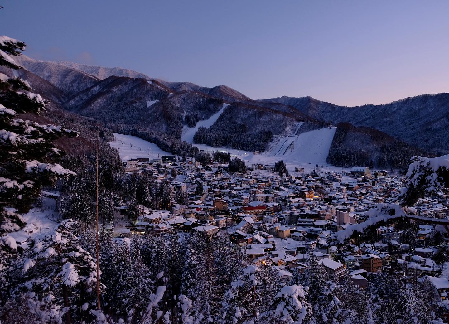 Stunning view of Nozawa from Hyakubankannondo Shrine in the winter