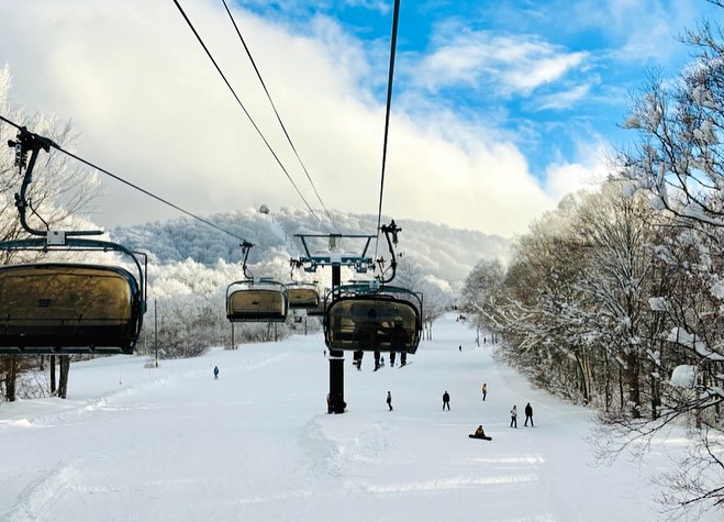 Busy times for all lift operators in Nozawa last winter! 