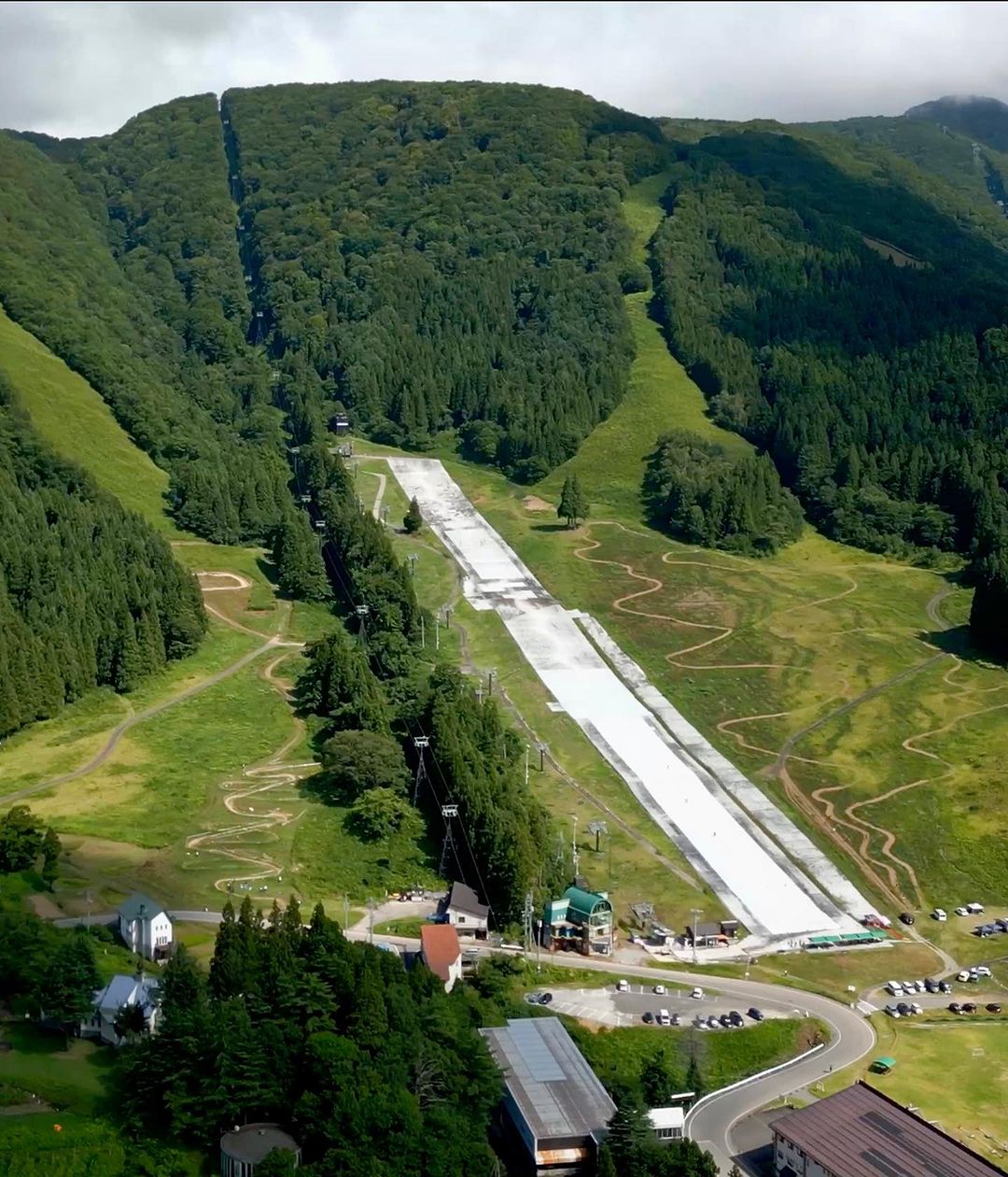 Dry slope at Hikage Station