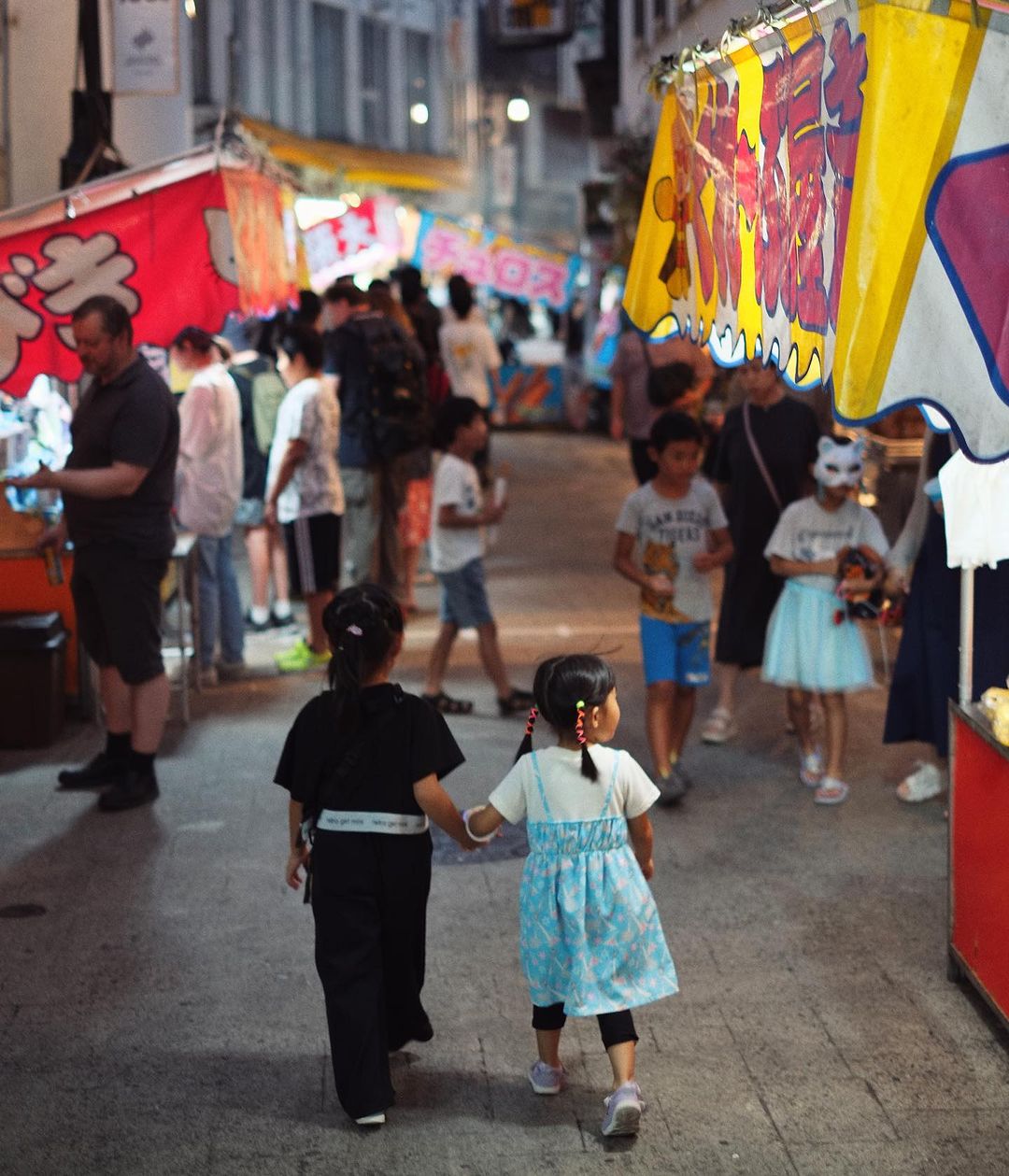 Oyu street filled with food markets