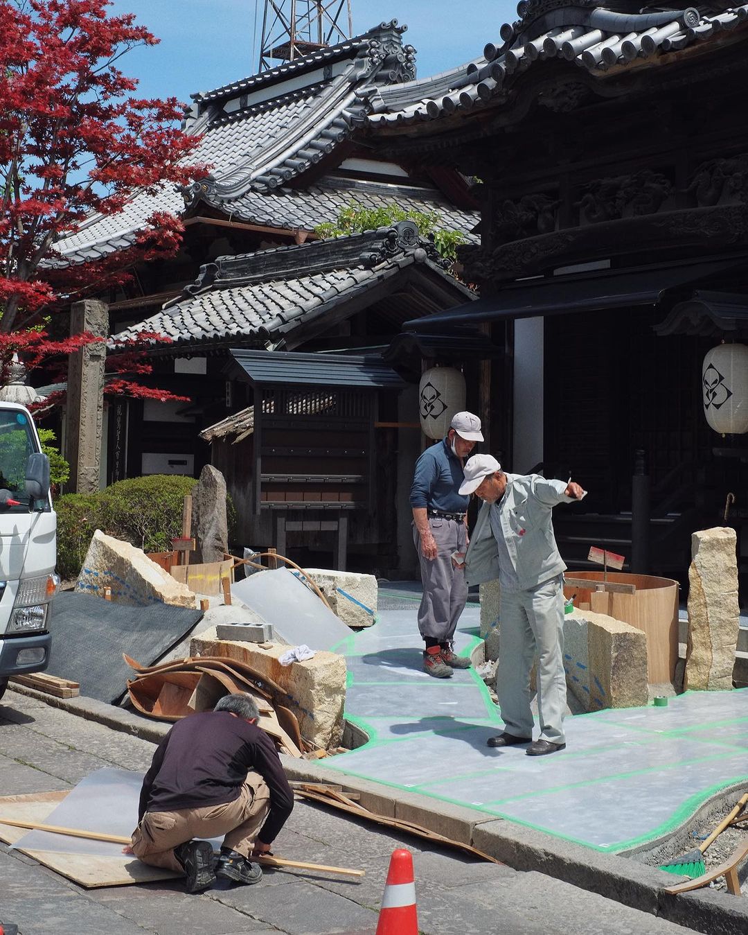 Builders of Nagano taking care of the historical sites around the city 