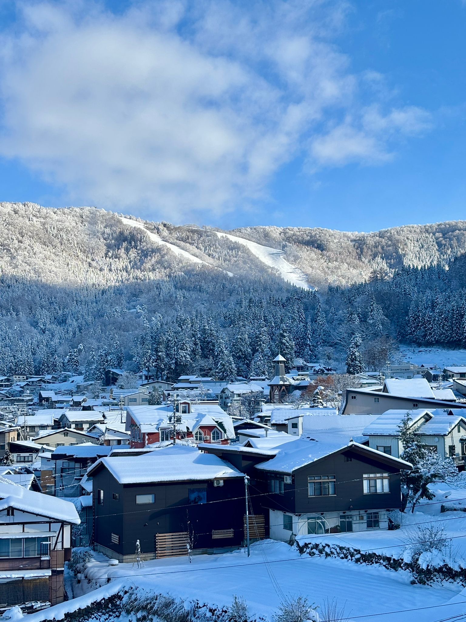 Nozawa Onsen woke up this morning to a stunning weather