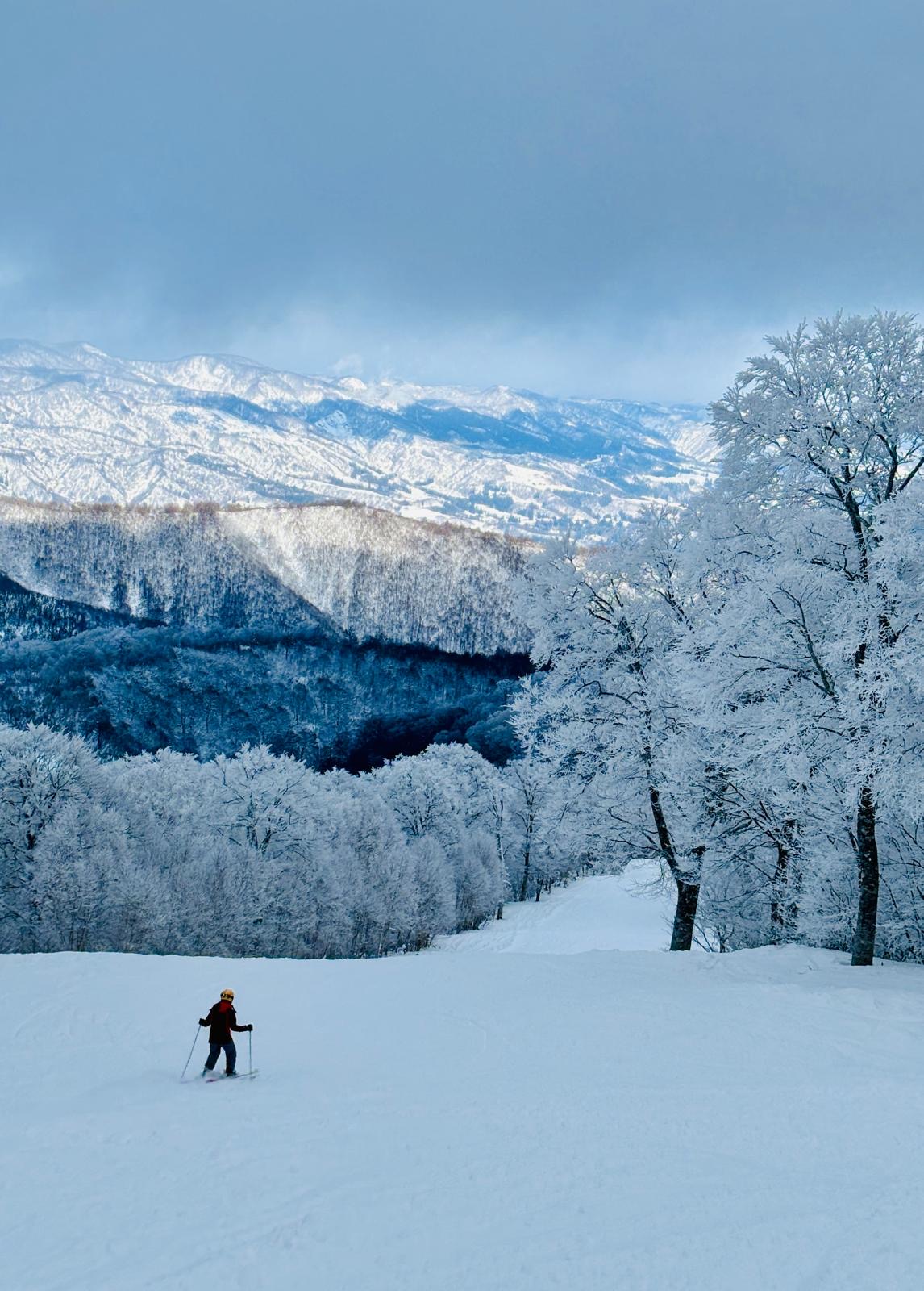 Morning ride through Yamabiko slopes with stunning views on the horison