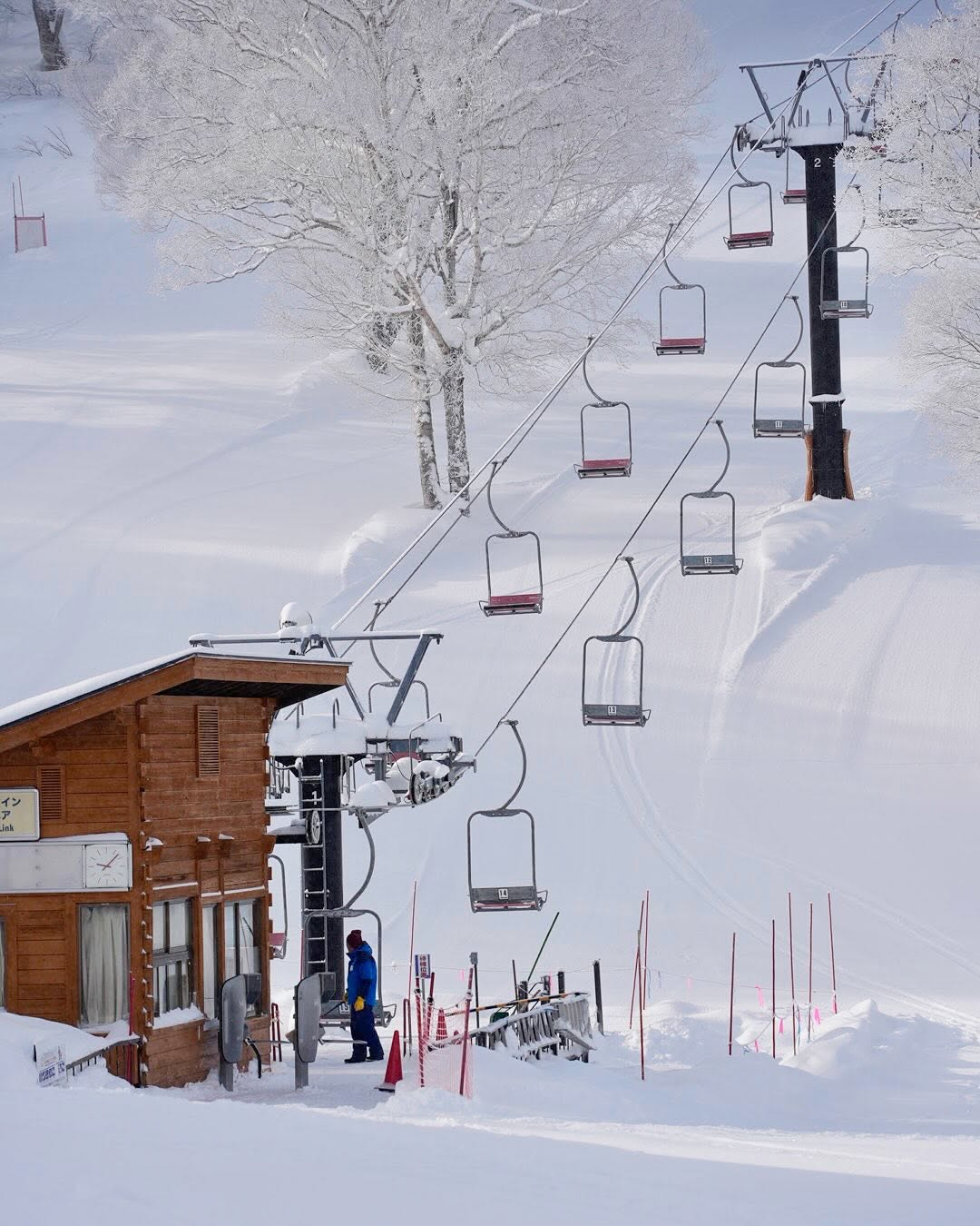 The ski resort in Nozawa Onsen offers great chairlift connections across the mountain making access to all of the slopes with ease and efficiency 