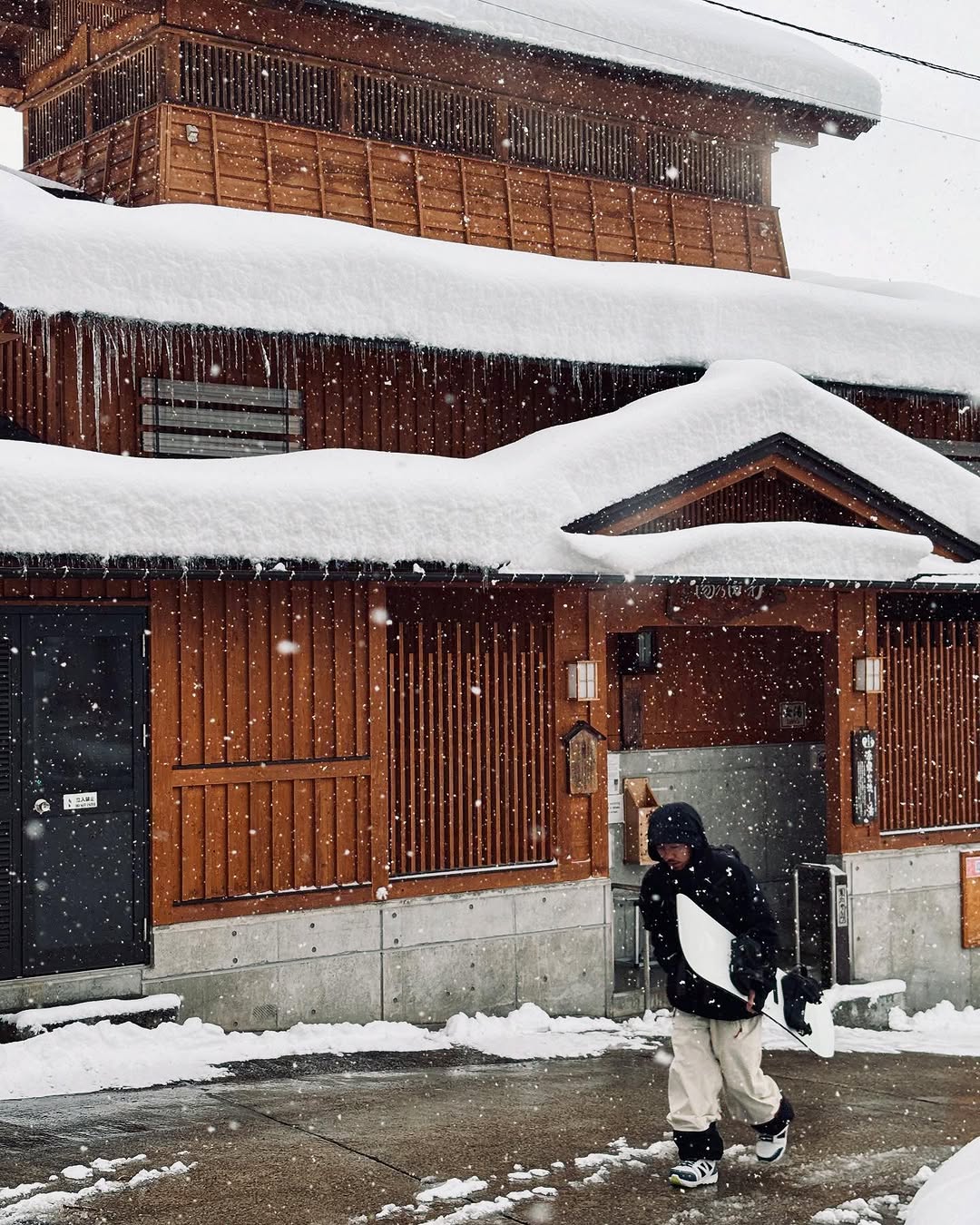 One of Nozawa Onsen visitors favourite onsen for it's charm, convenience and steaming hot water!