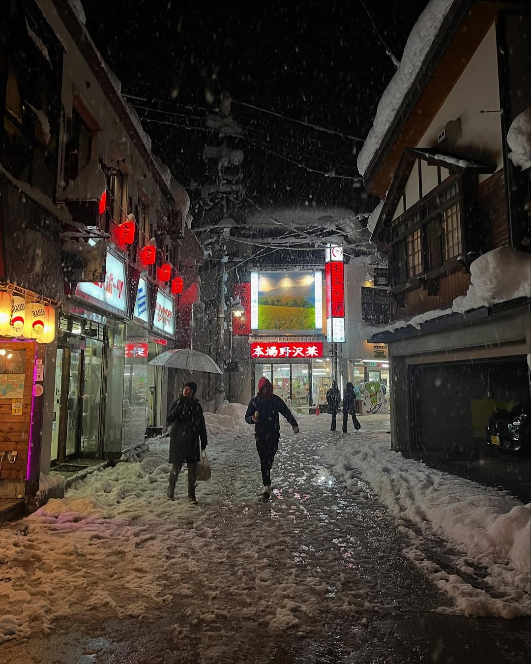 When the night falls the village of Nozawa Onsen awakens! 