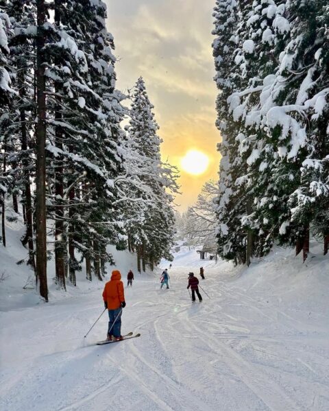 If you stay on the mountain long enough you can see some stunning sunsets from the slopes