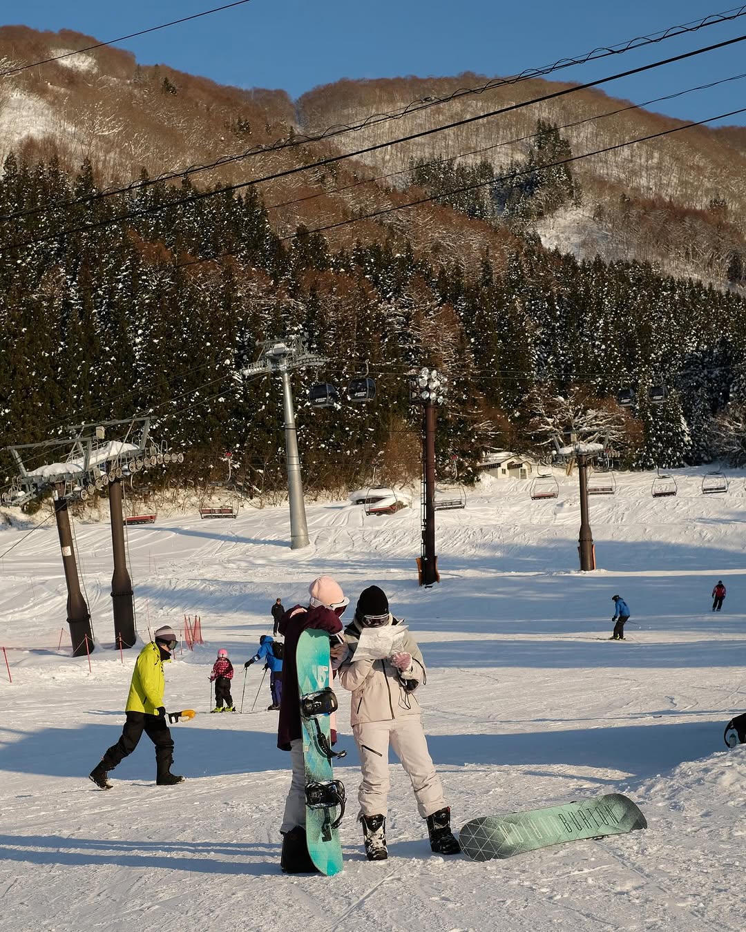 Nagasaka Slope gets busy by the end of day with everyone finishing their session 