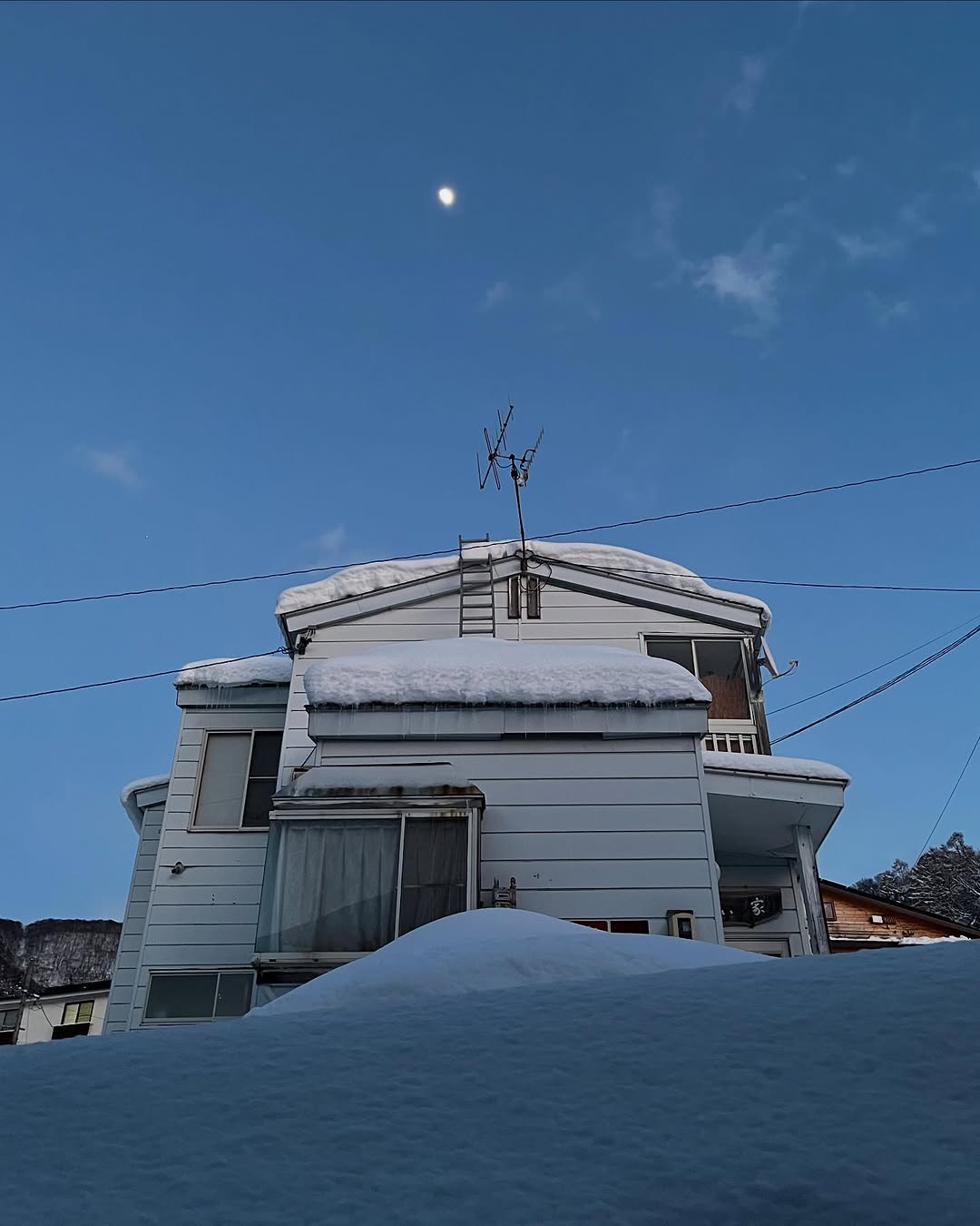 Snowy village of Nozawa Onsen in the moonlight 