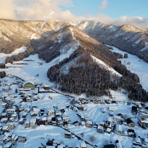 With clear skies come amazing sunsets, enjoy the golden hues of Nozawa Onsen!