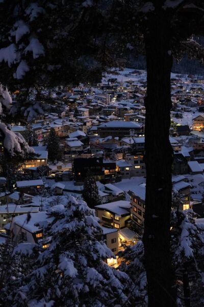 Every evening once the sun sets behind the mountains, Nozawa turns into one of the cosiest places in Japan