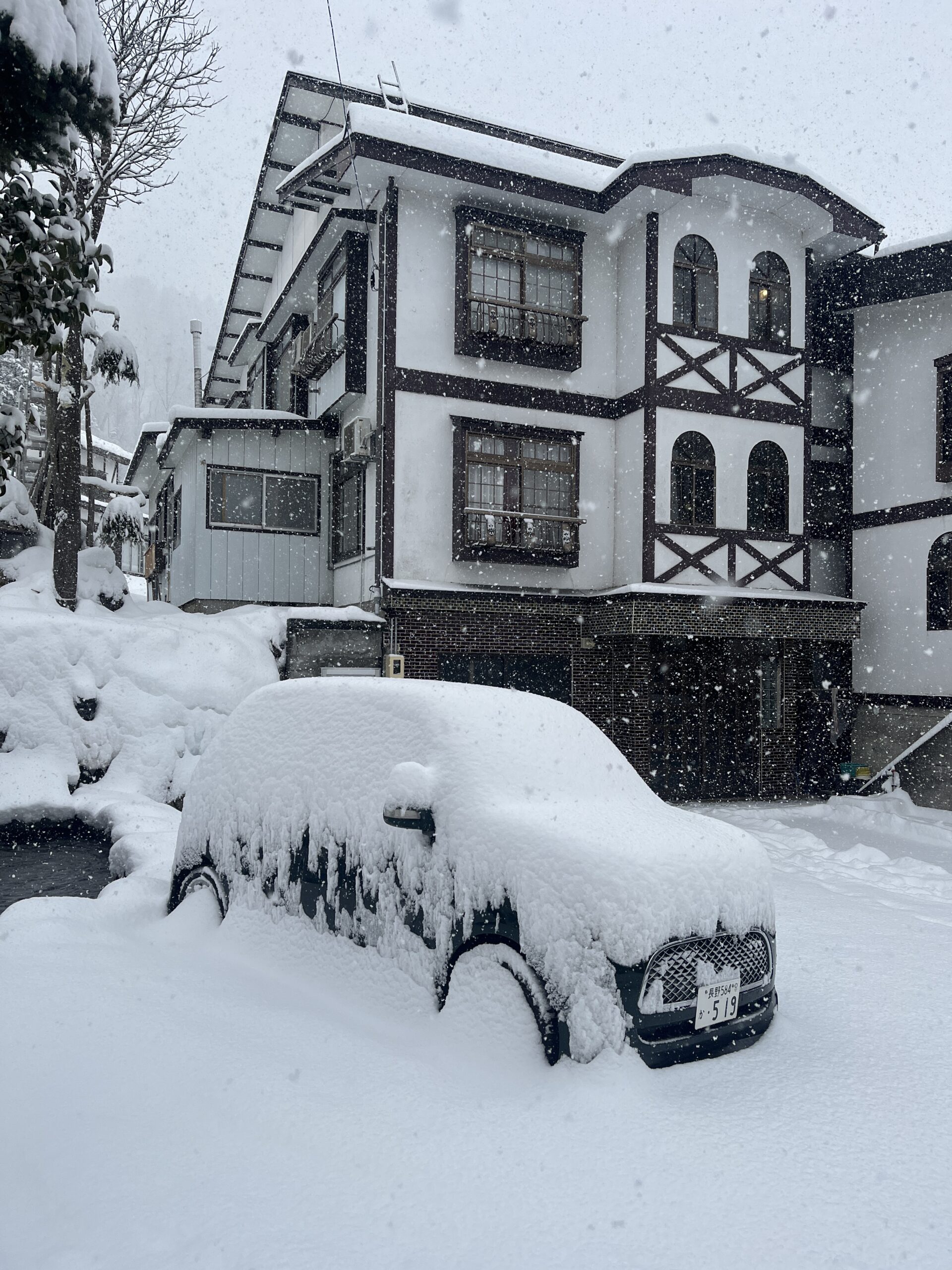 If you're getting to Nozawa by car please be mindful of snowy roads in the next two weeks! 