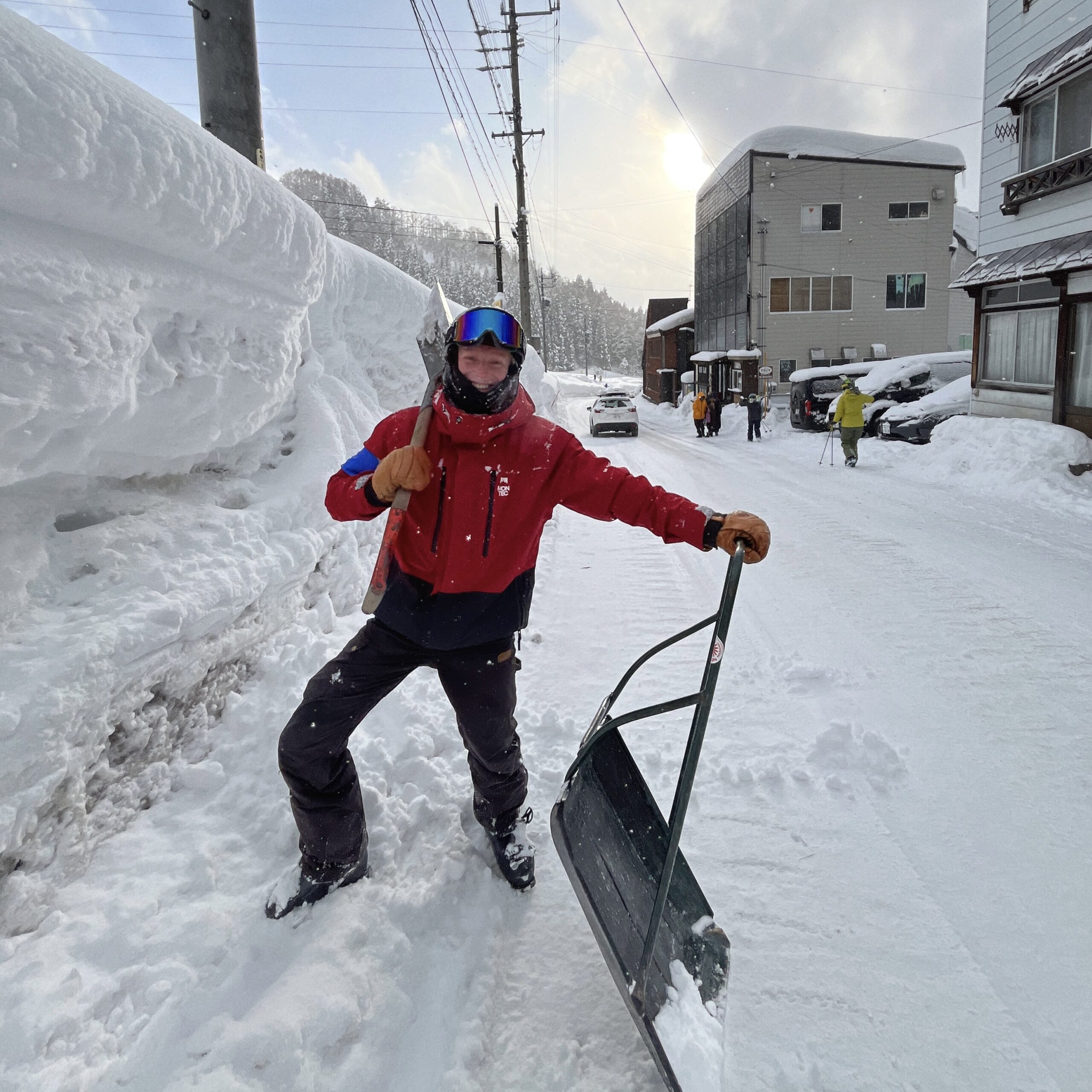 With Nozawa seeing record snowfall this season it for sure is keeping all busy with snow shovelling 